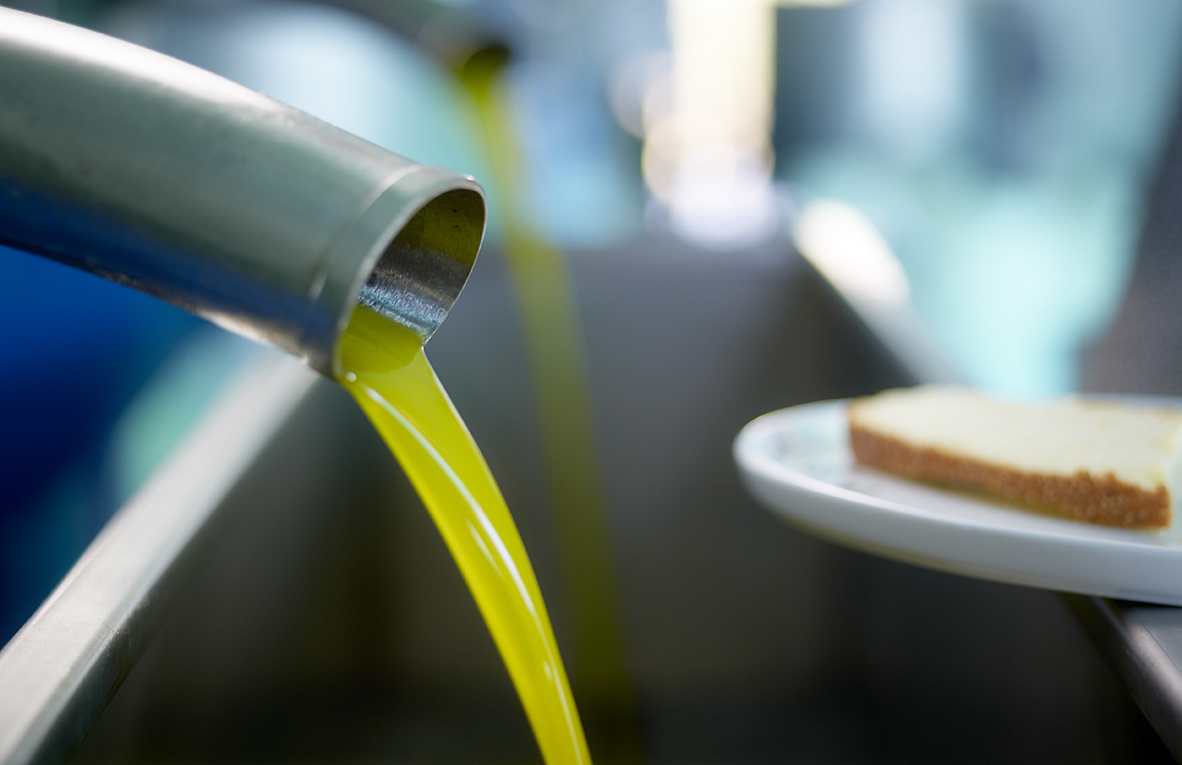 Le "jus" d'olive extrait des olives pressées