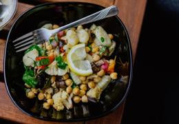 Recette | Salade de pois chiches au fenouil et cabillaud
